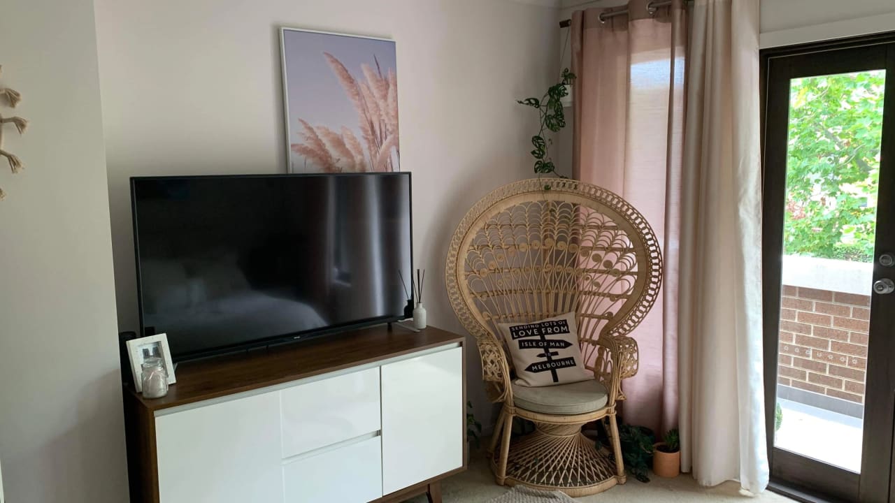 Furnished room in a share house