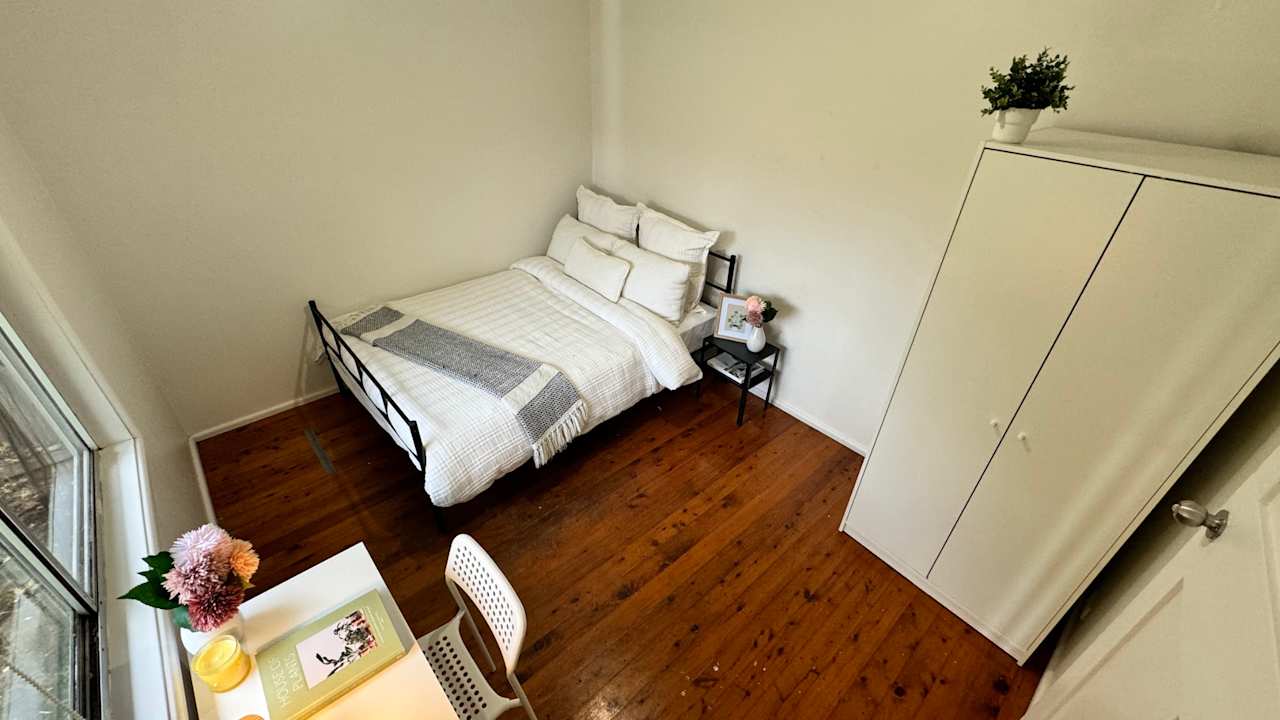 Furnished room in a flatshare