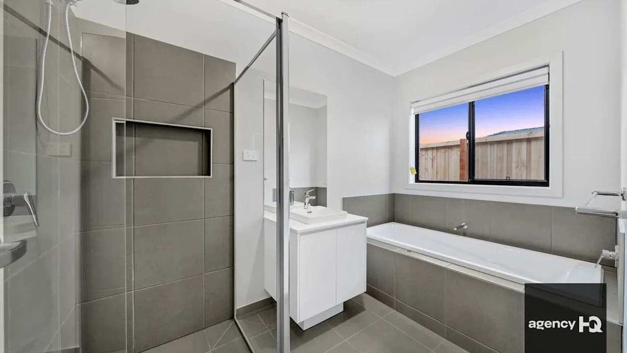 Room in a share house