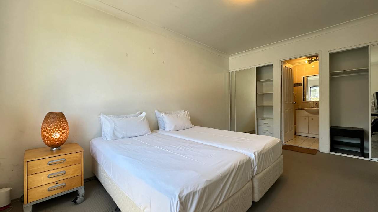 Furnished room with ensuite in a flatshare