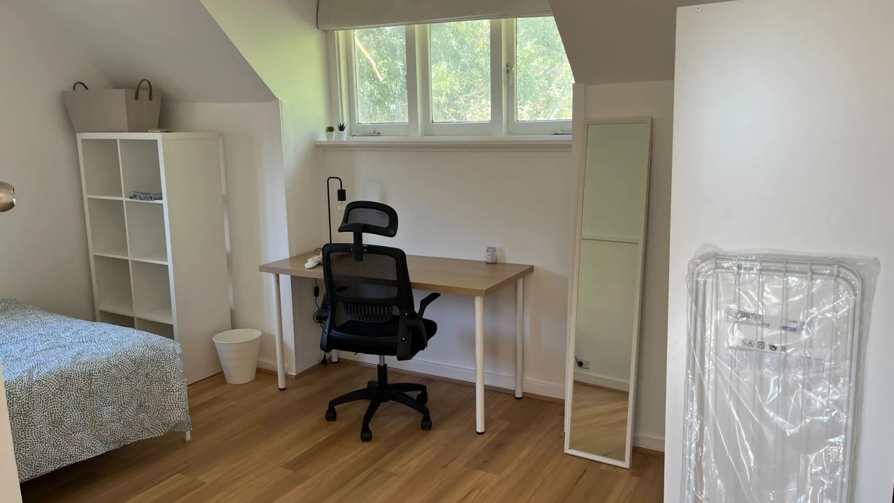 Furnished room in a share house