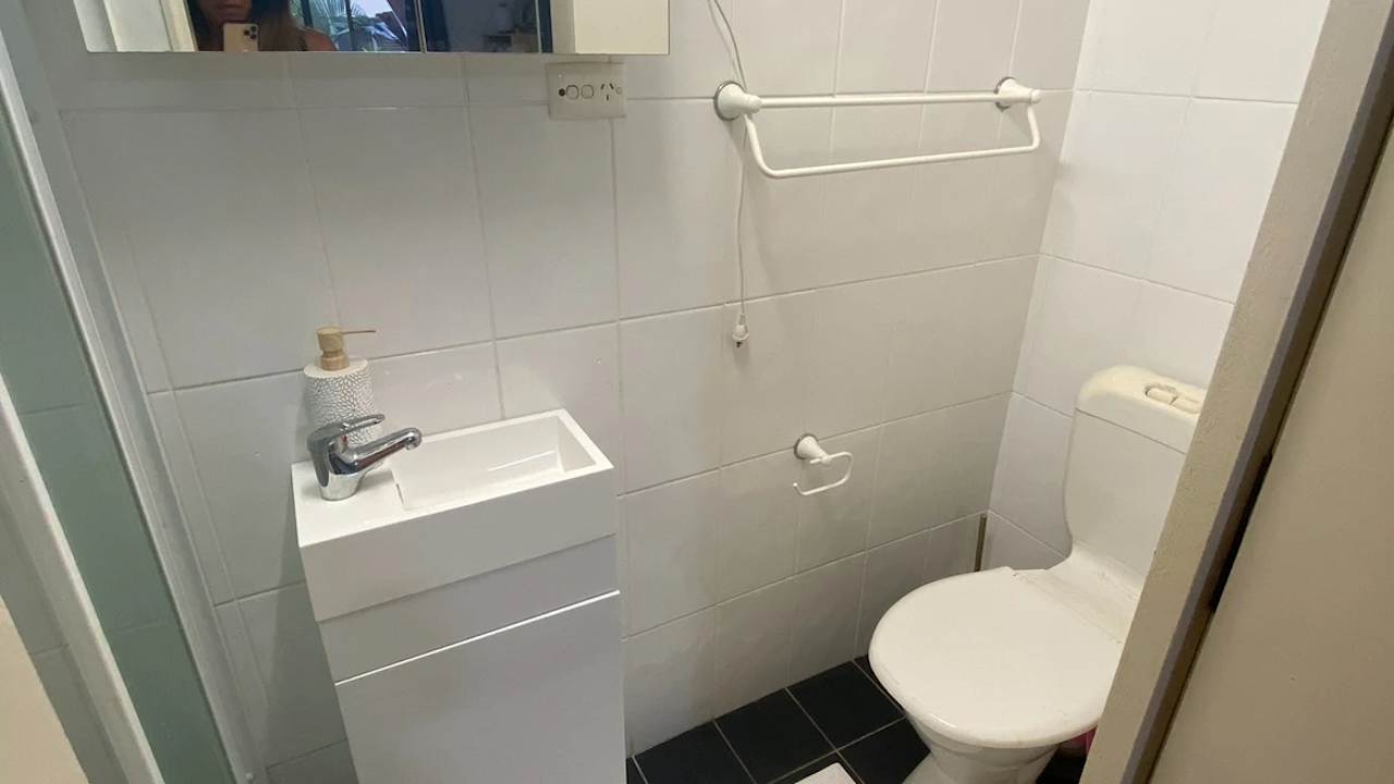 Furnished room with own bathroom