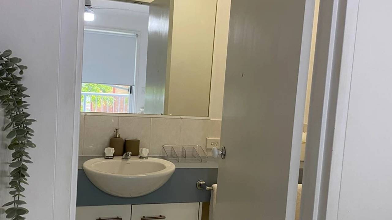 Furnished room with ensuite in a flatshare