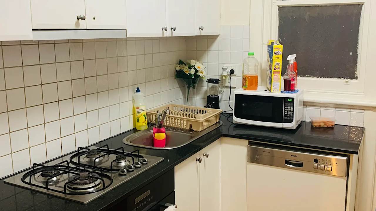 Furnished room in a flatshare