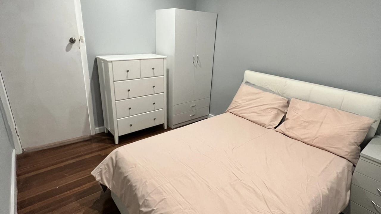 Furnished room in a share house