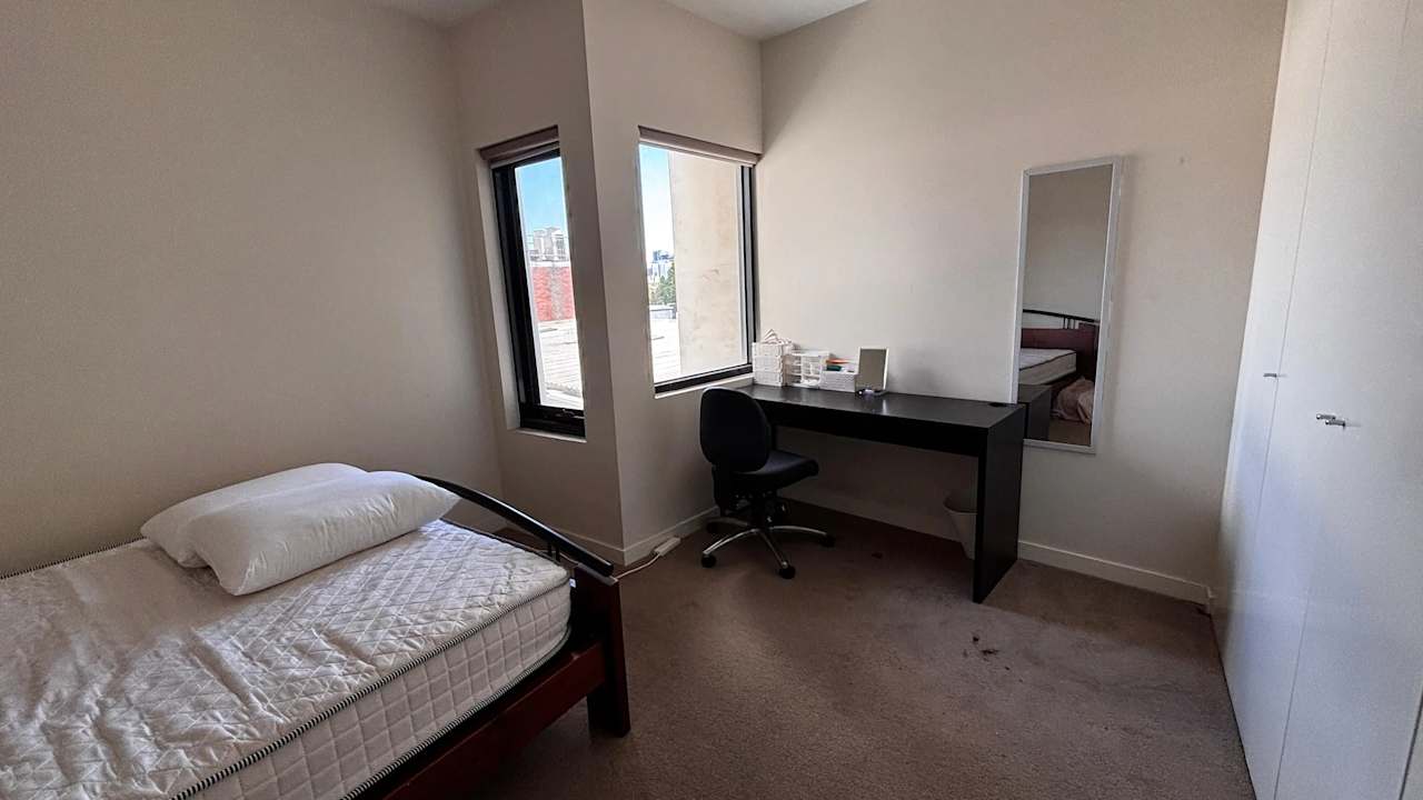 Furnished room in a flatshare