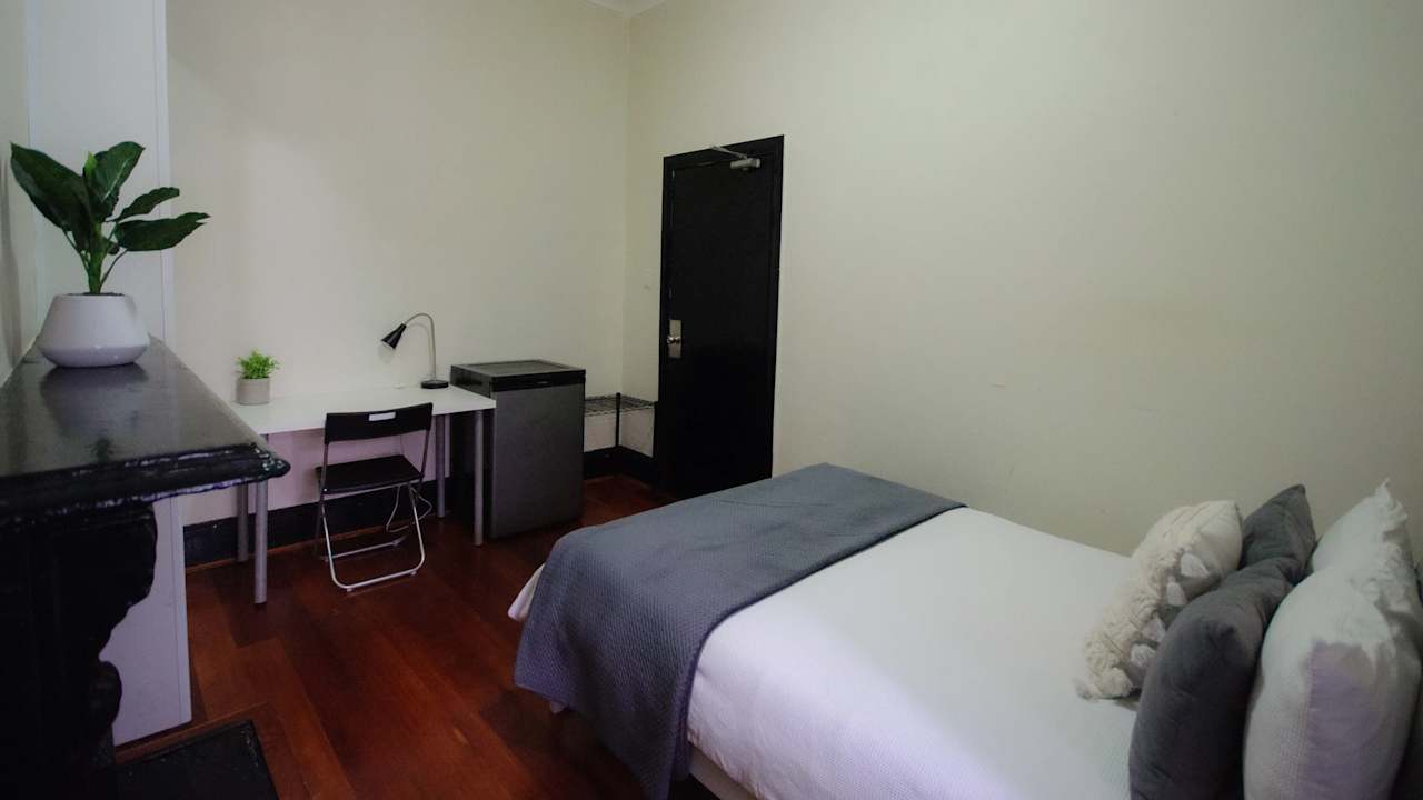 Furnished room in a flatshare