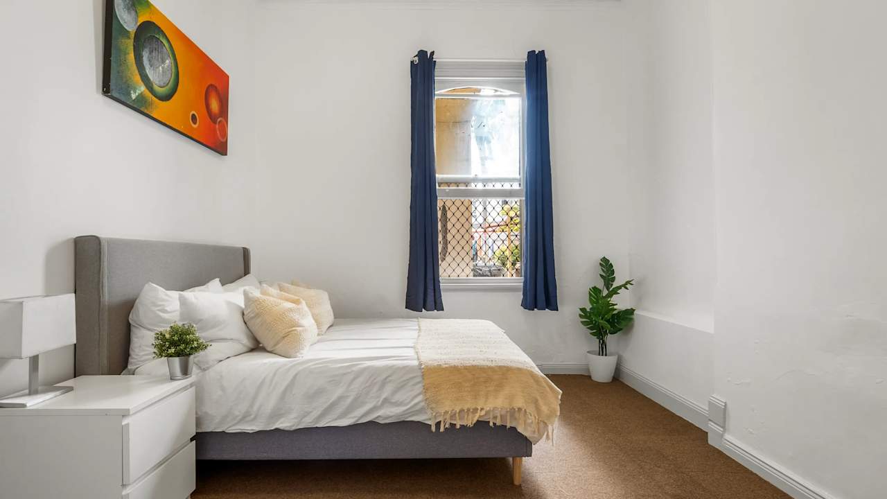 Furnished room in a flatshare