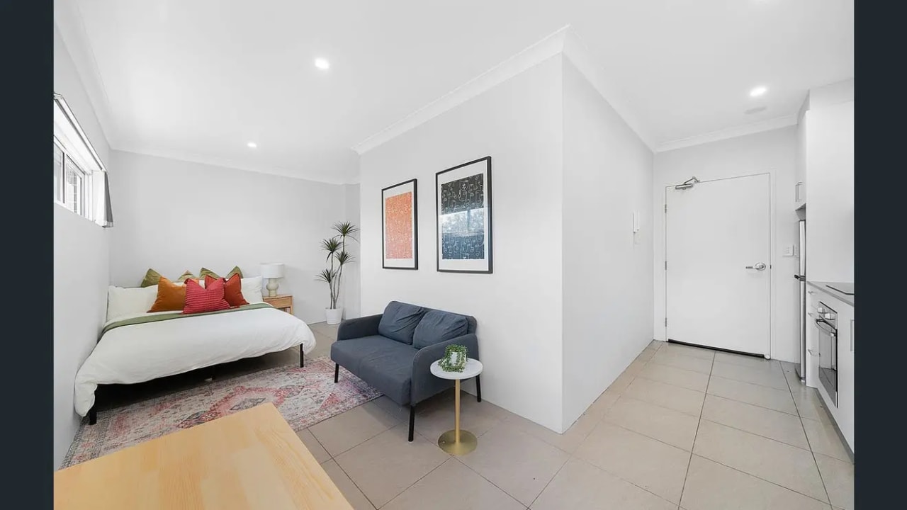 Room studio flat for rent