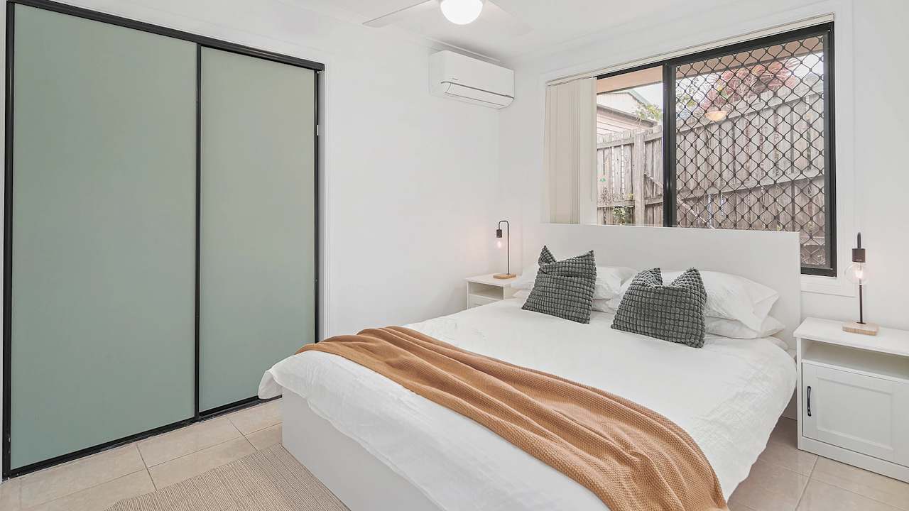 Furnished room with own bathroom