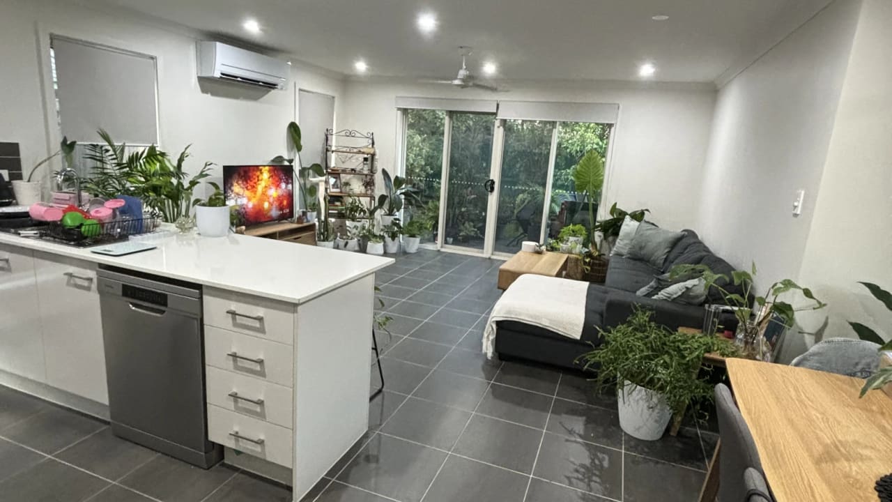 Room in a share house