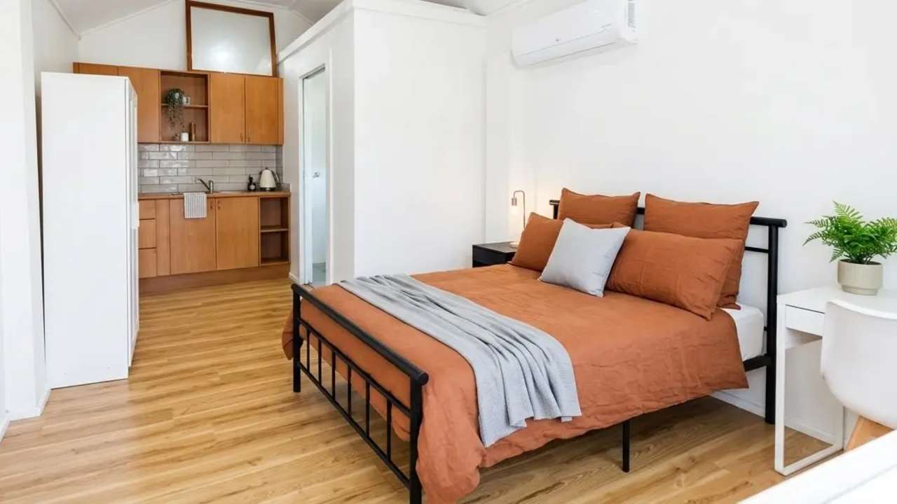 Furnished room studio flat for rent