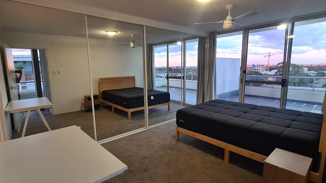 Furnished room with ensuite in a flatshare