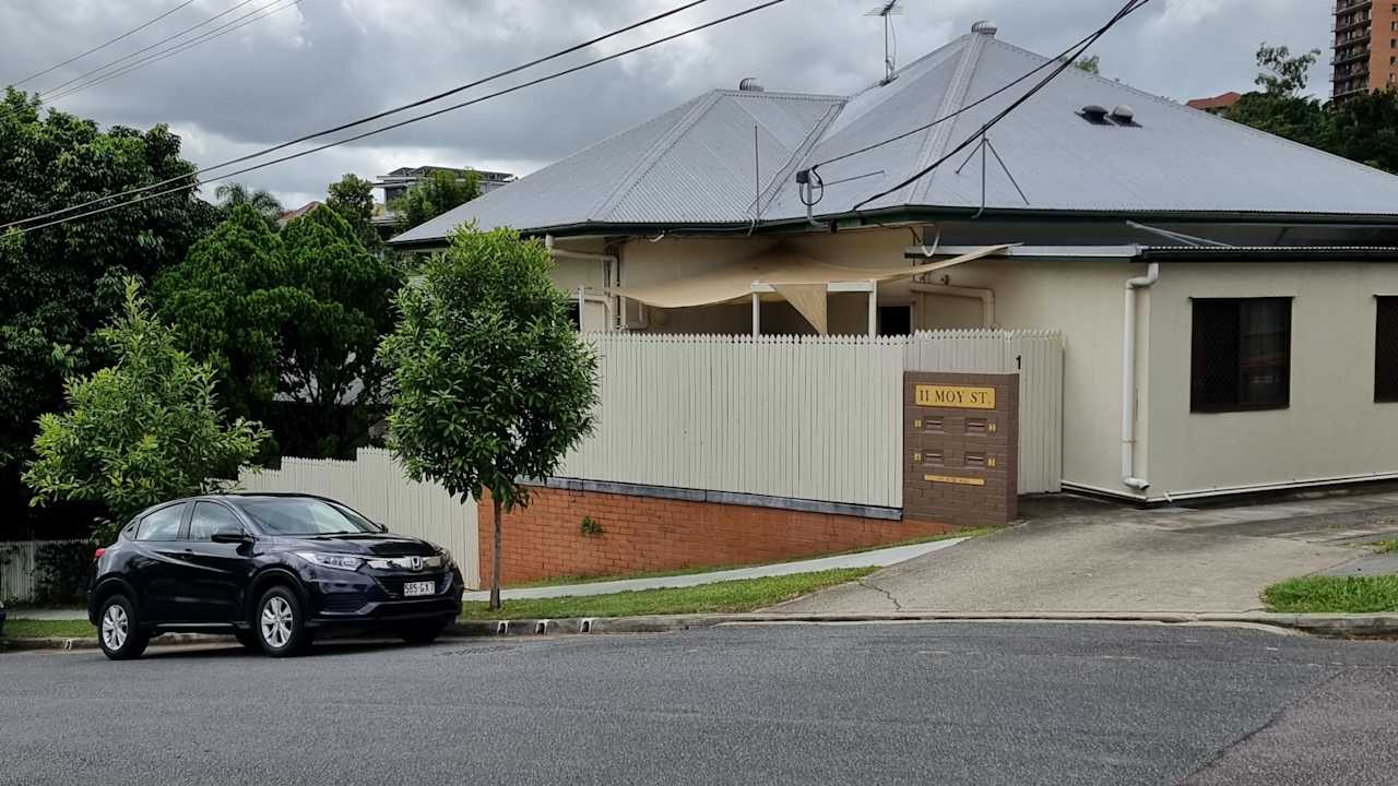 Whole property with 2 rooms for rent