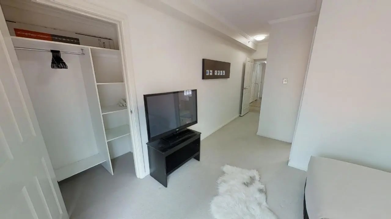 Furnished room with ensuite in a flatshare