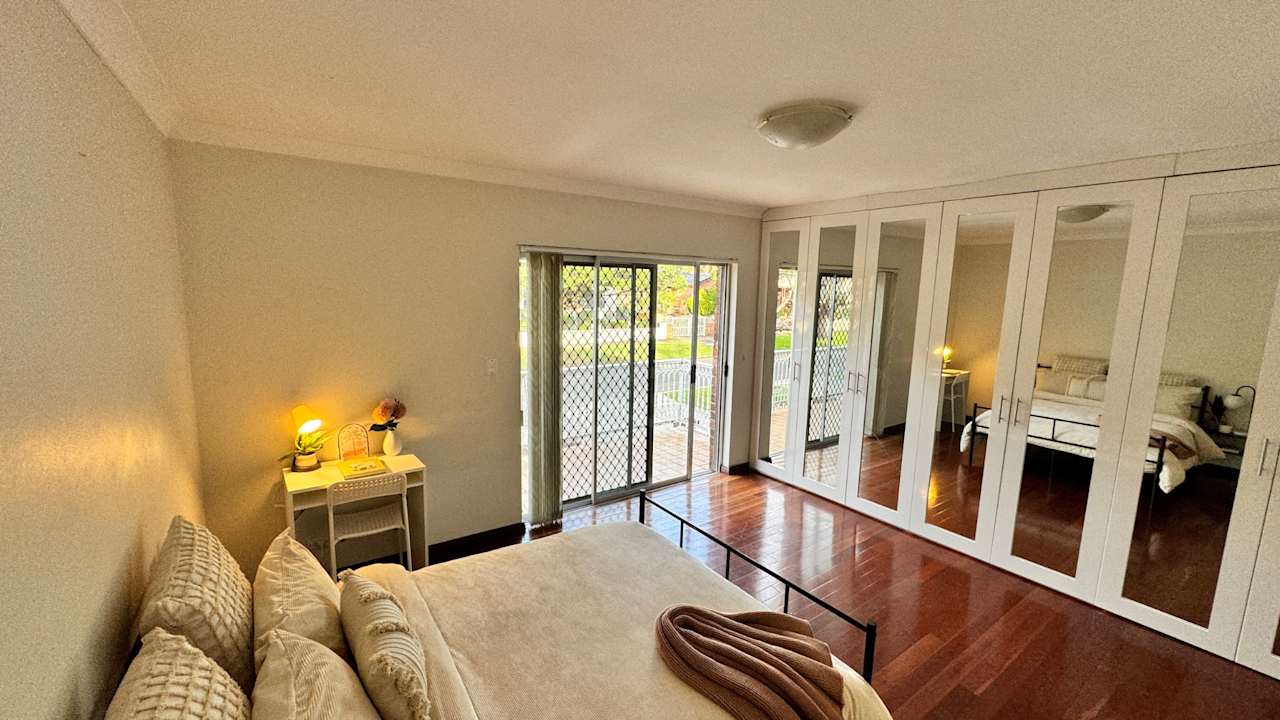 Furnished room with ensuite in a flatshare