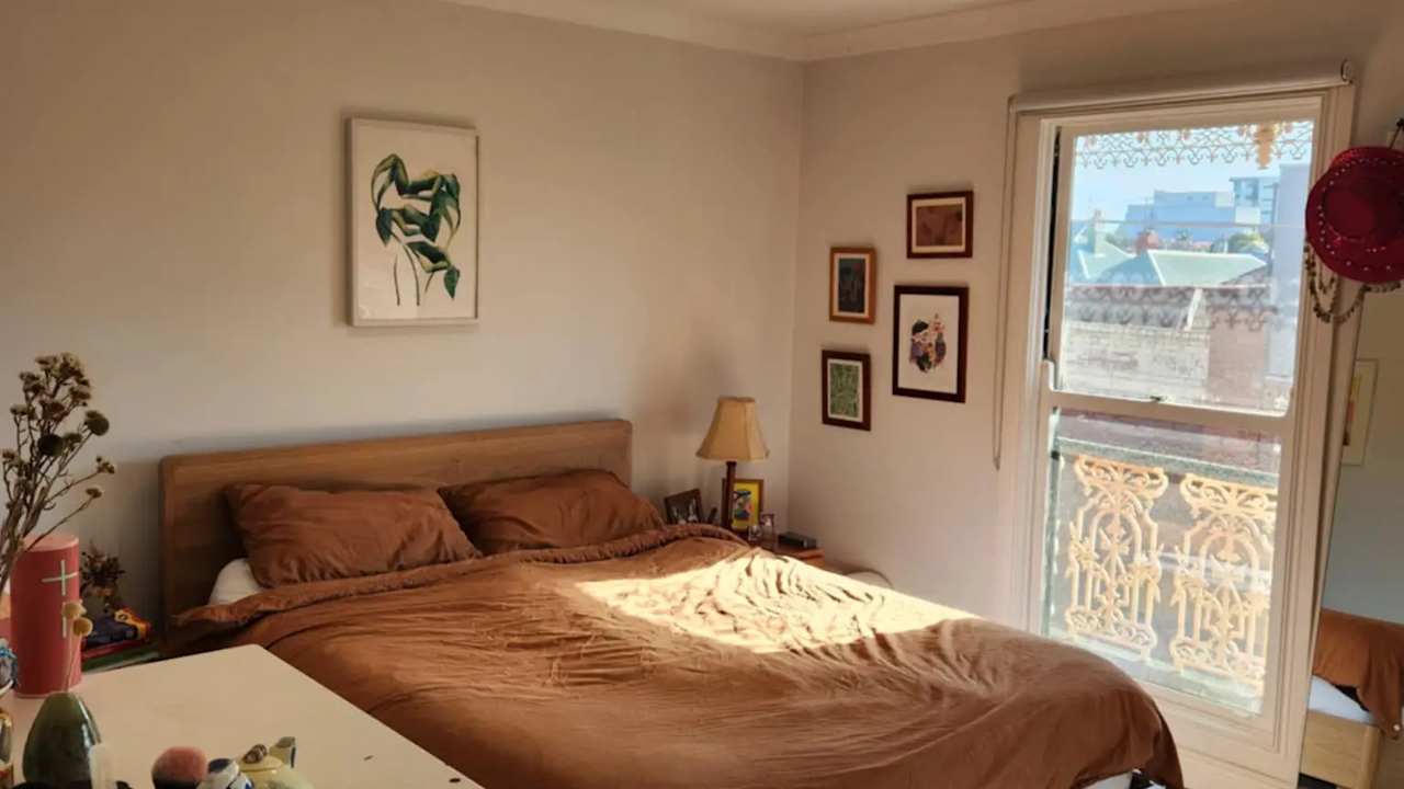 Furnished room in a share house