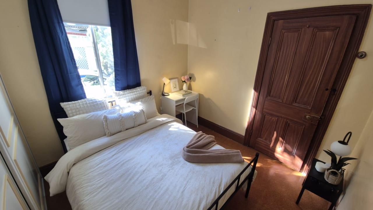 Furnished room in a flatshare