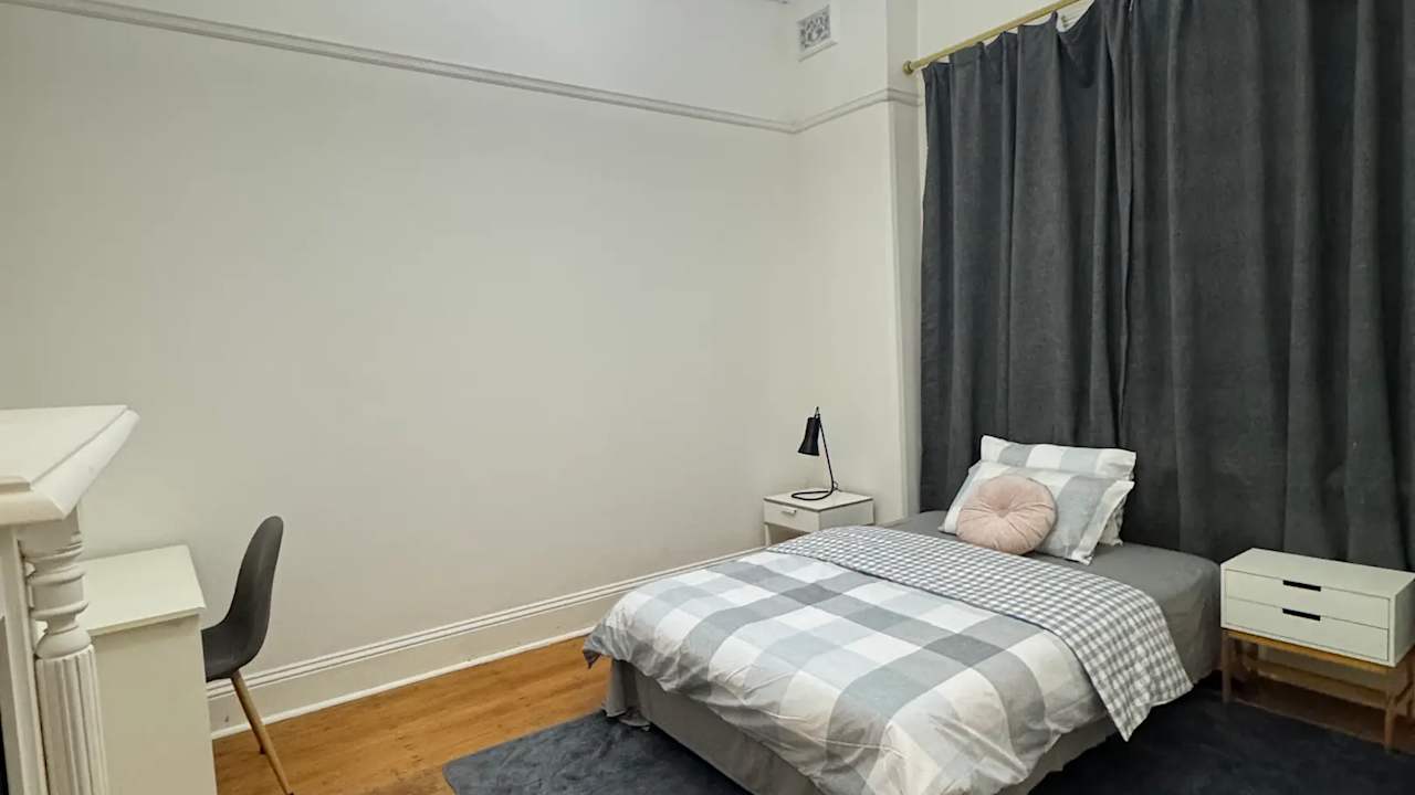 Room in a share house