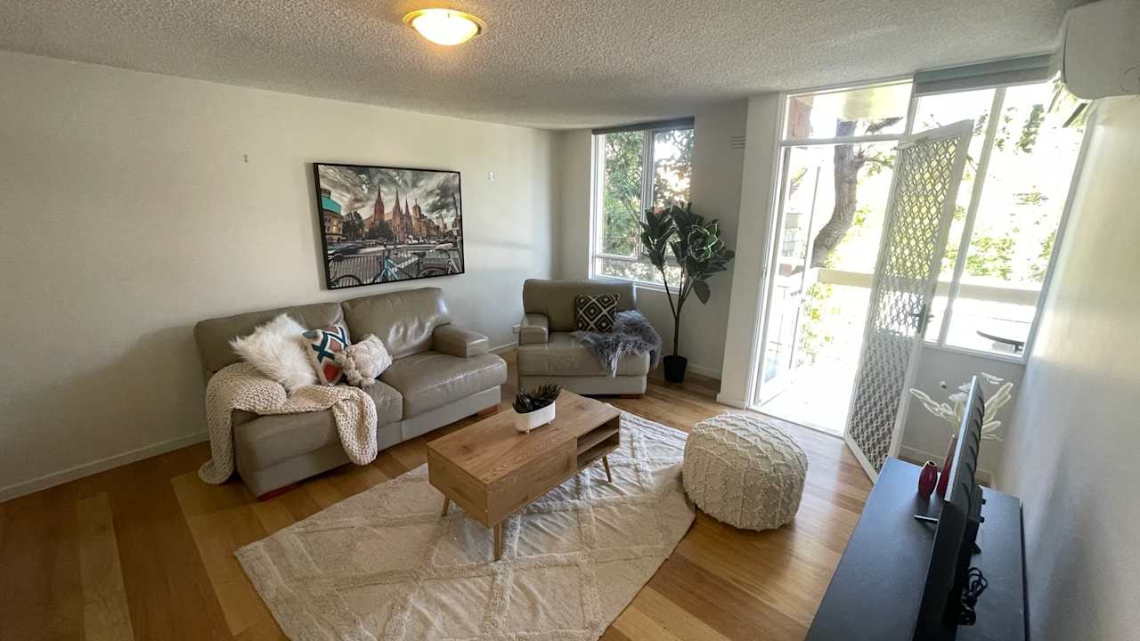 Furnished room in a flatshare