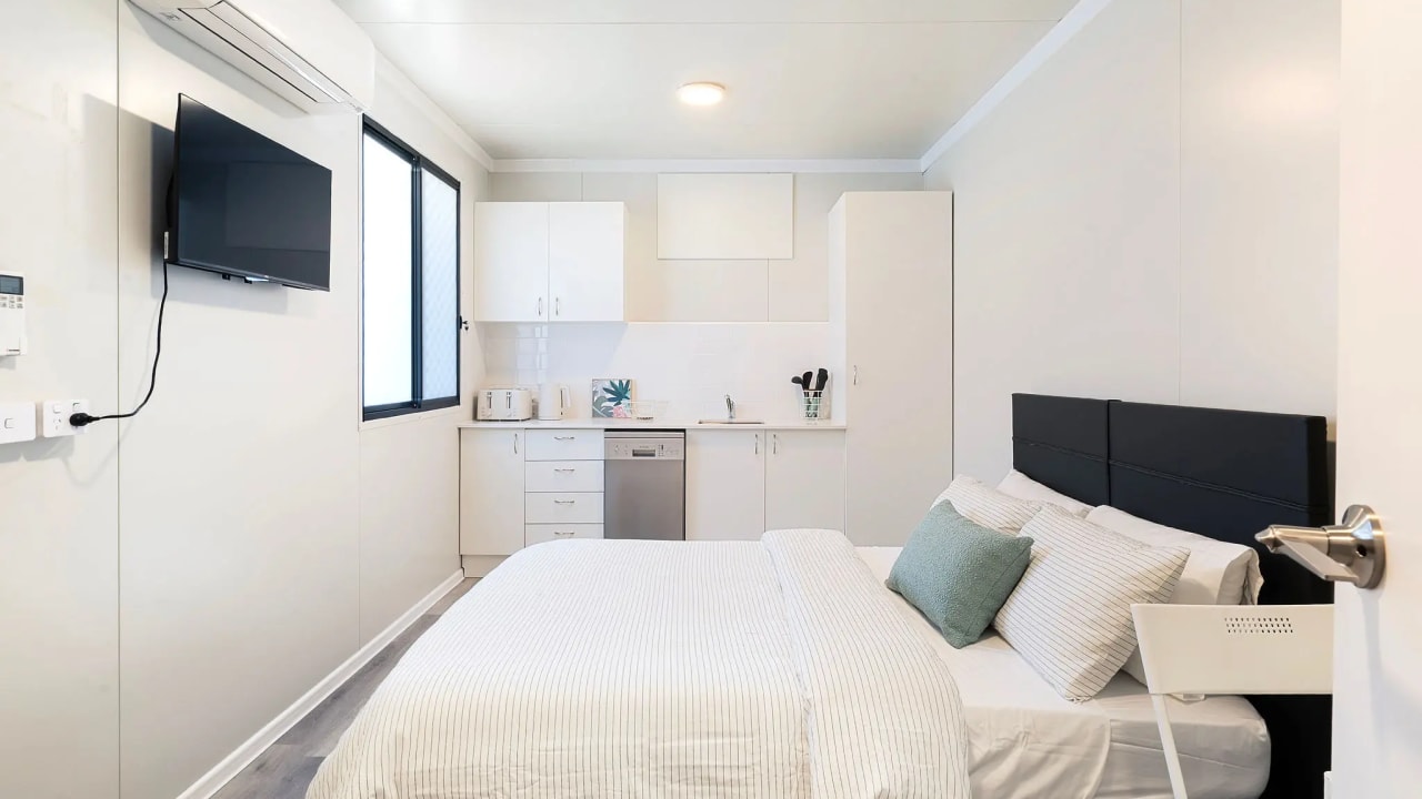Furnished room studio flat for rent