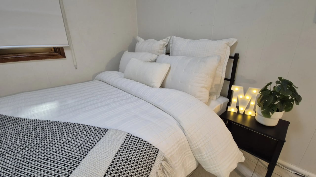 Furnished room in a share house