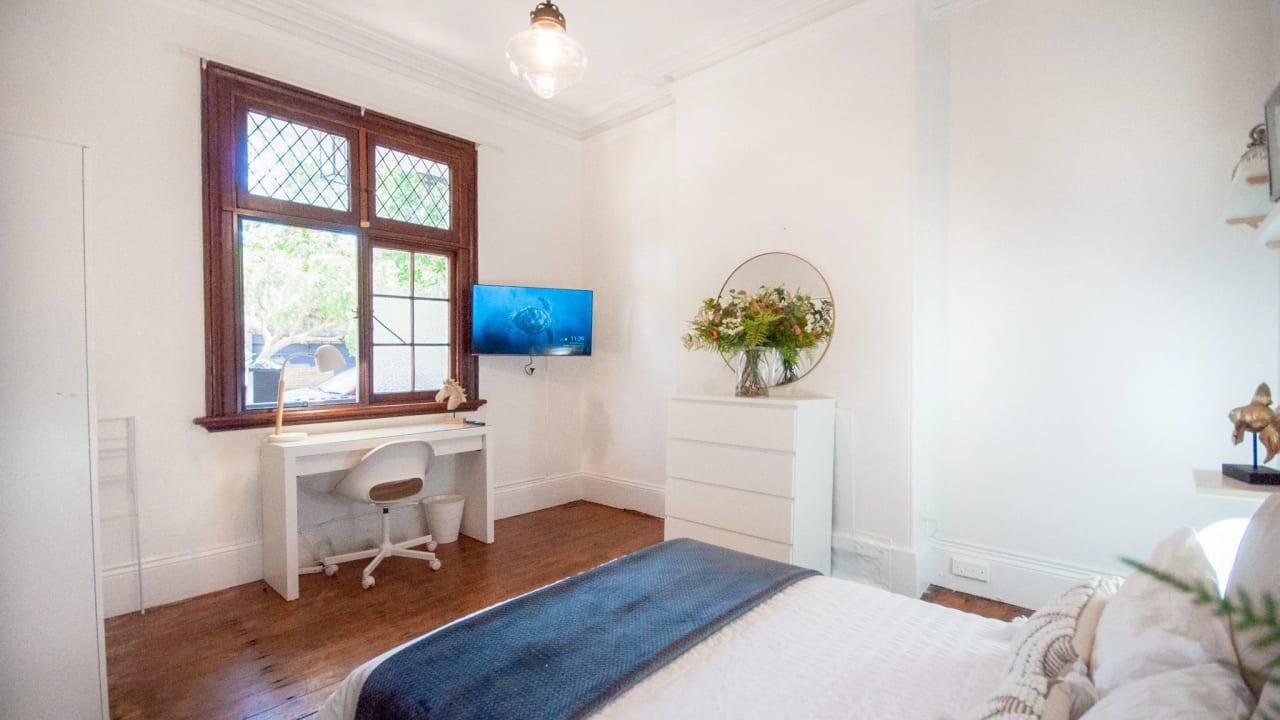 Furnished room in a share house