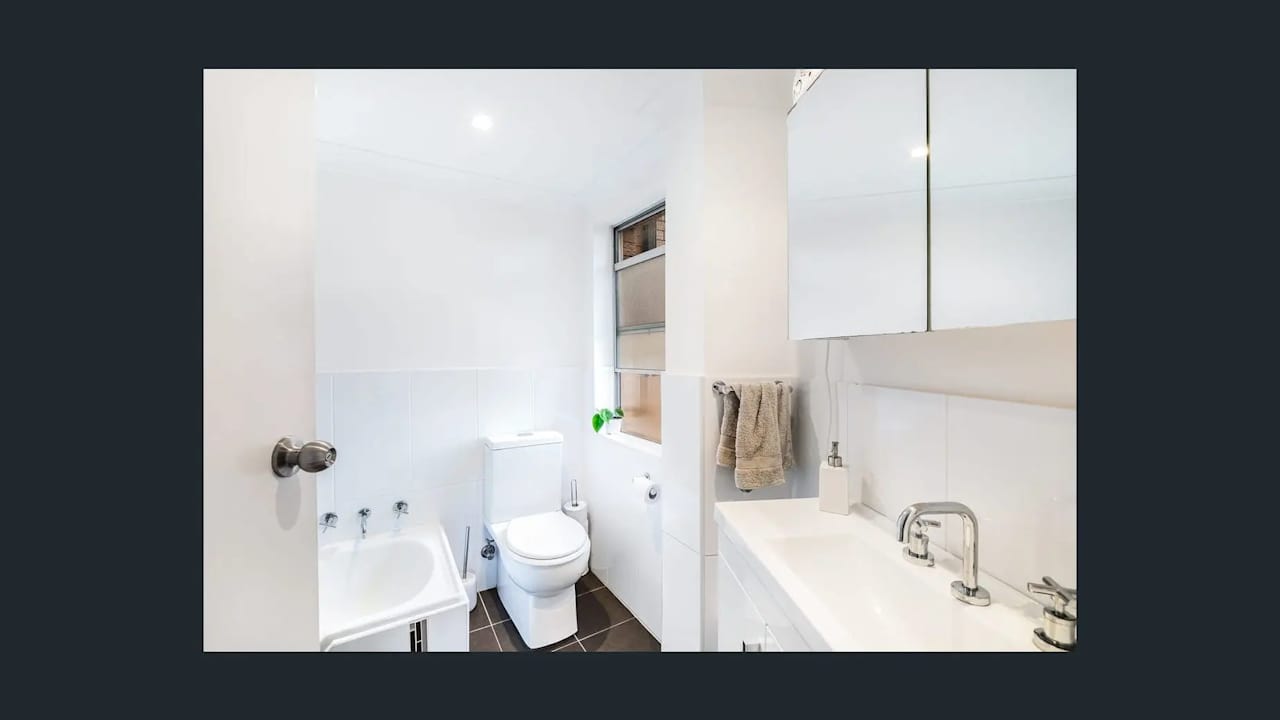 Furnished room in a flatshare