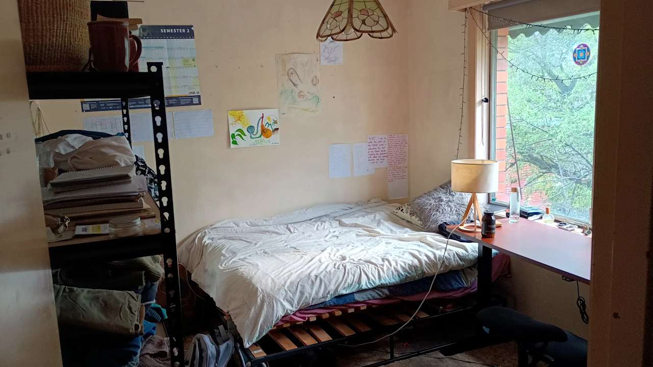 Furnished room in a share house