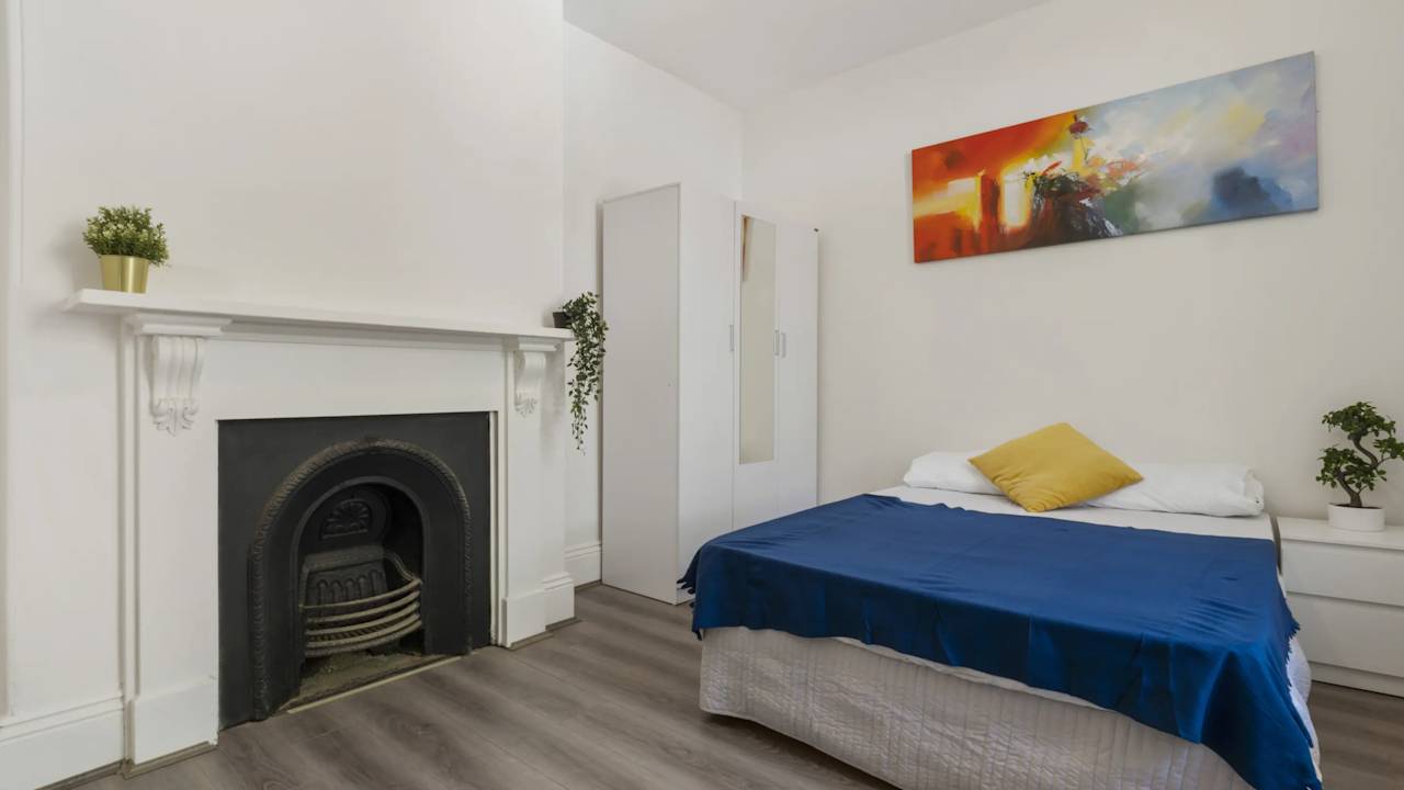 Furnished room in a share house