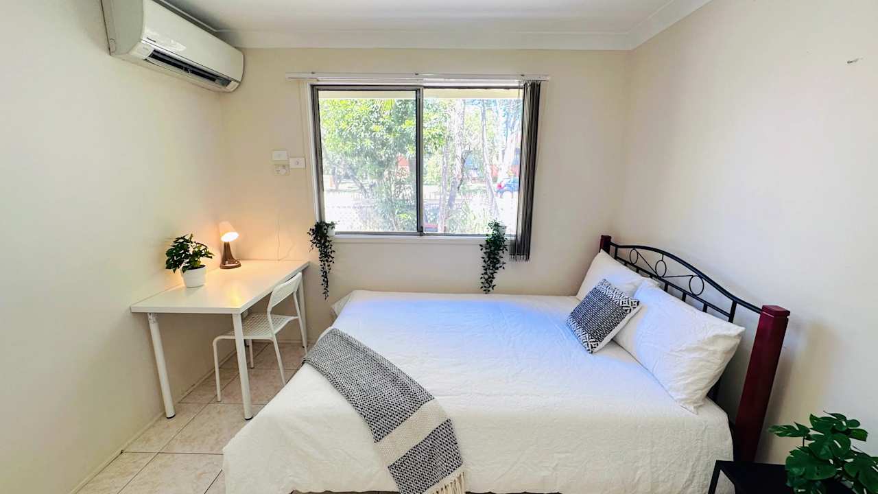 Furnished room in a flatshare