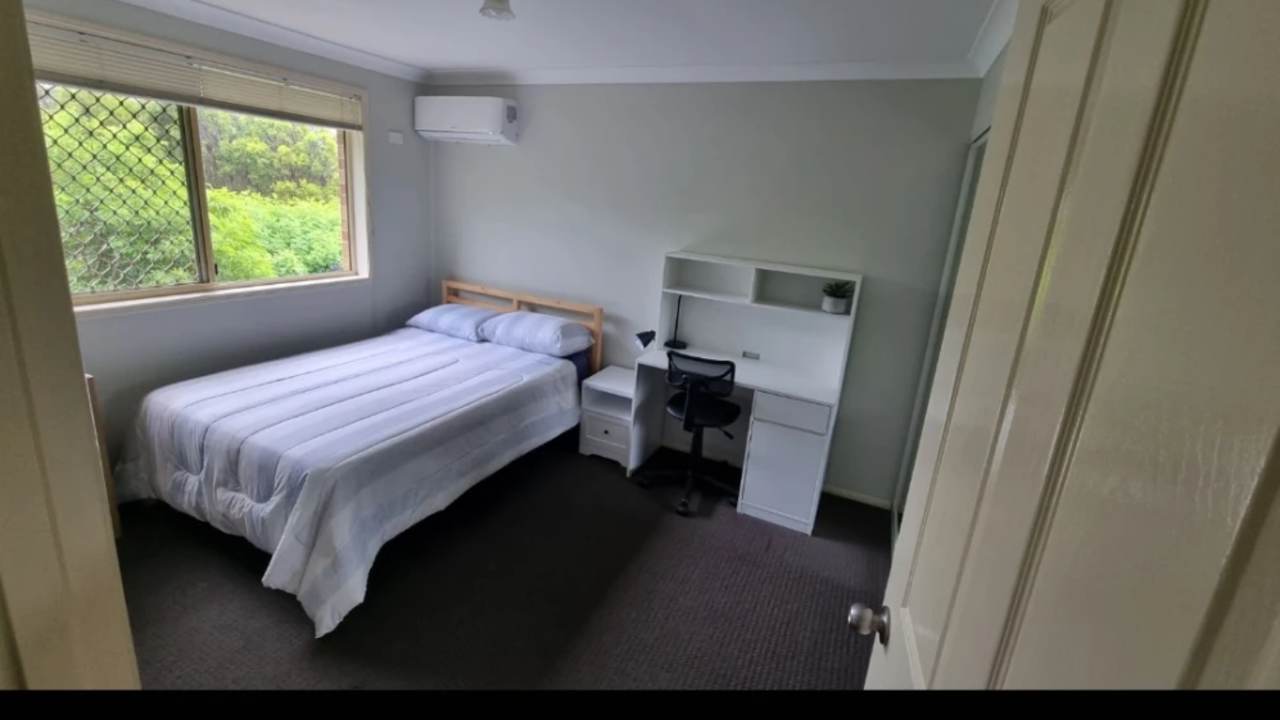 Furnished room with ensuite in a flatshare