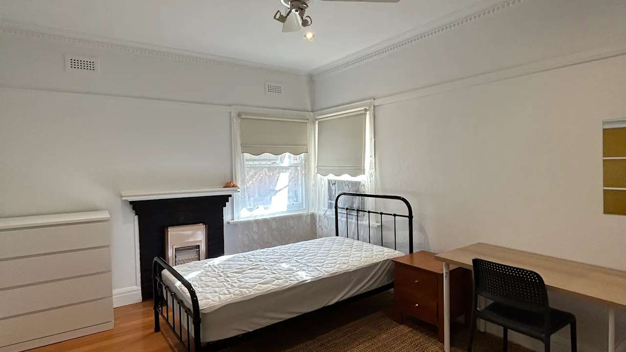 Room in a share house
