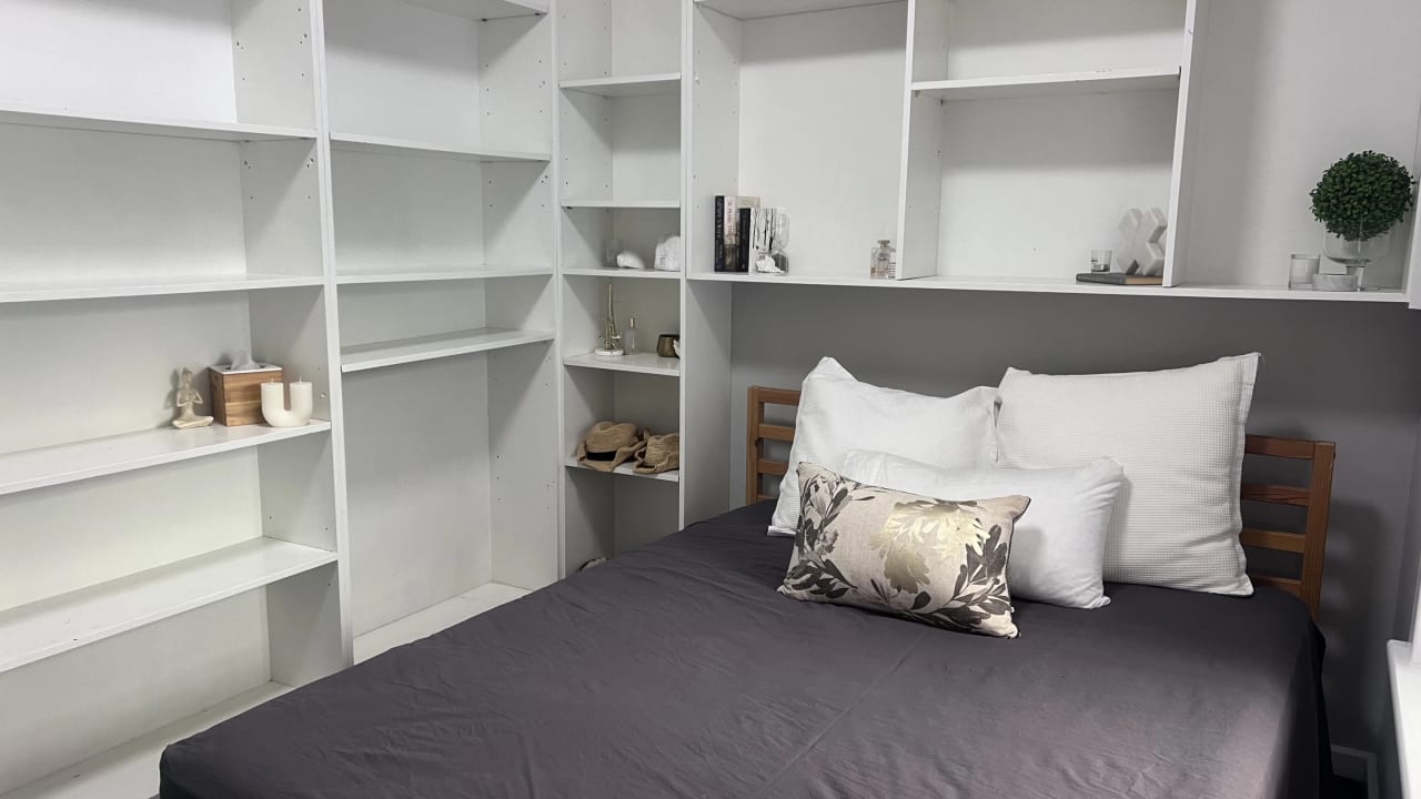 Room in a share house