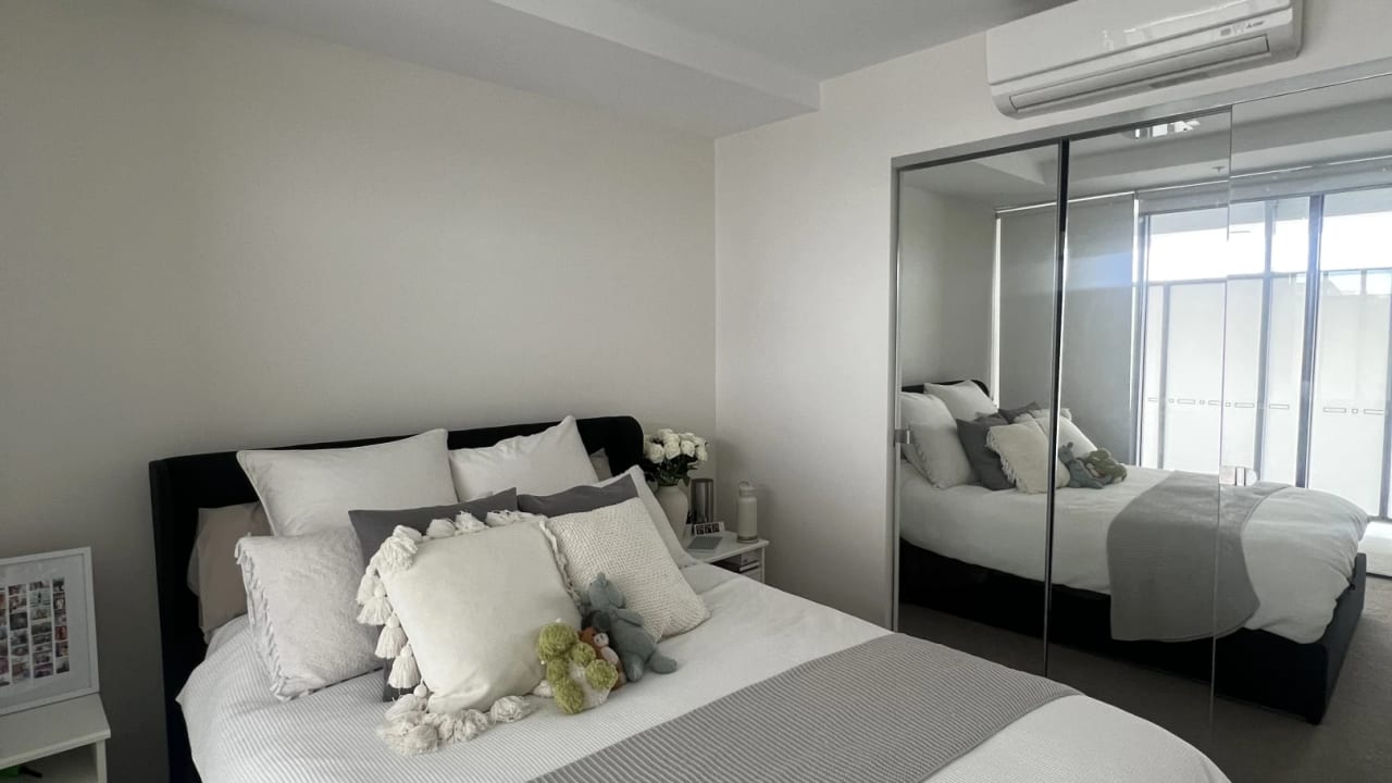 Unfurnished room in a flatshare