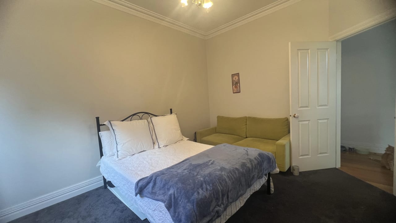 Room in a share house