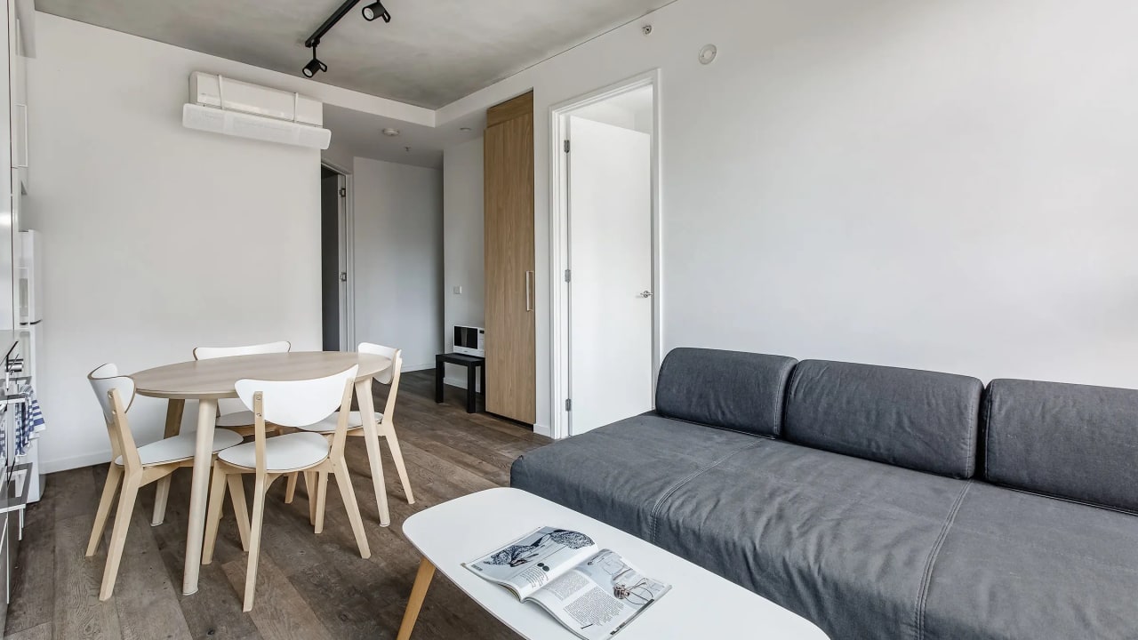 Furnished room in a flatshare