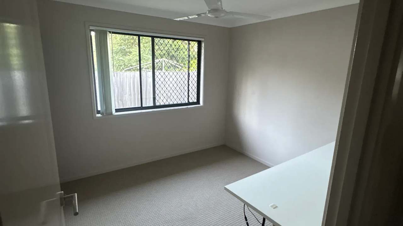 Room in a share house