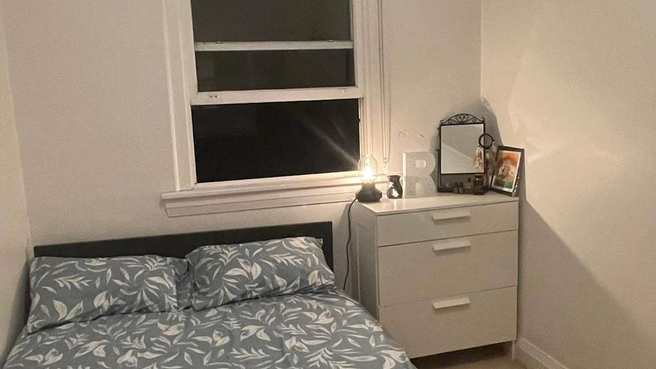 Furnished room in a flatshare