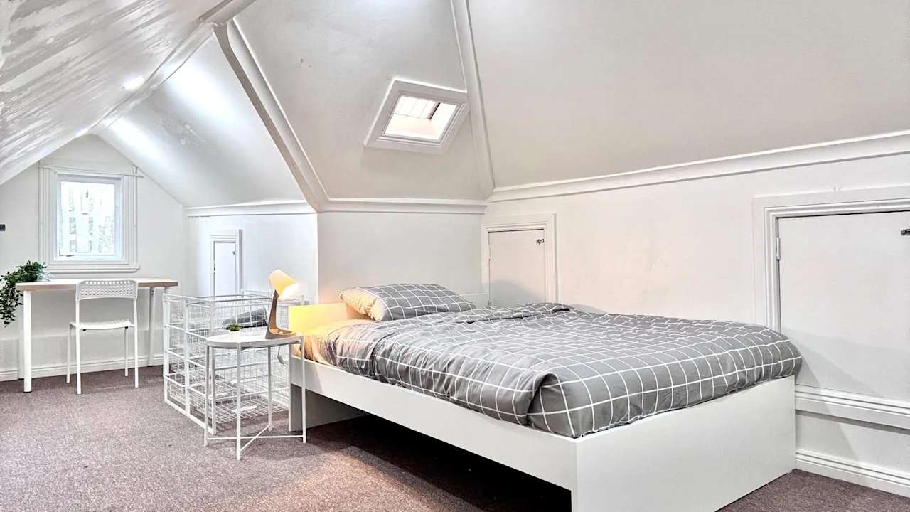 Furnished room in a share house