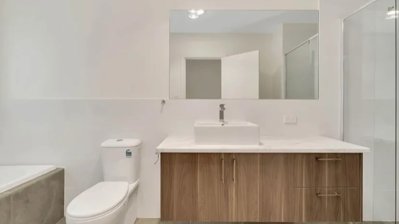 Unfurnished room in a share house