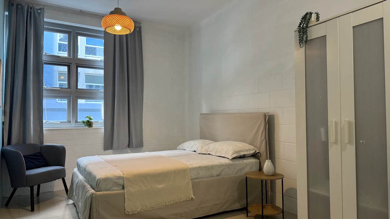 Furnished room with ensuite in a flatshare