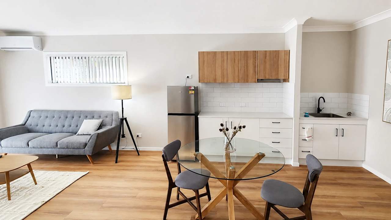 Unfurnished room studio flat for rent