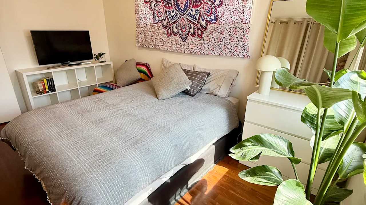 Furnished room in a share house
