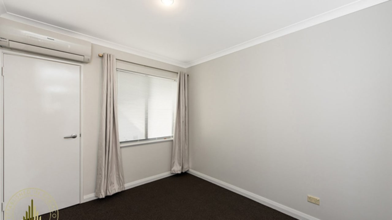 Unfurnished room in a flatshare