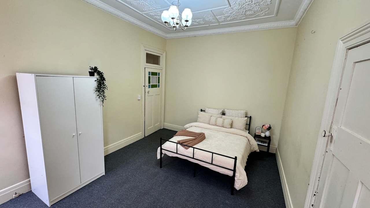 Furnished room in a share house