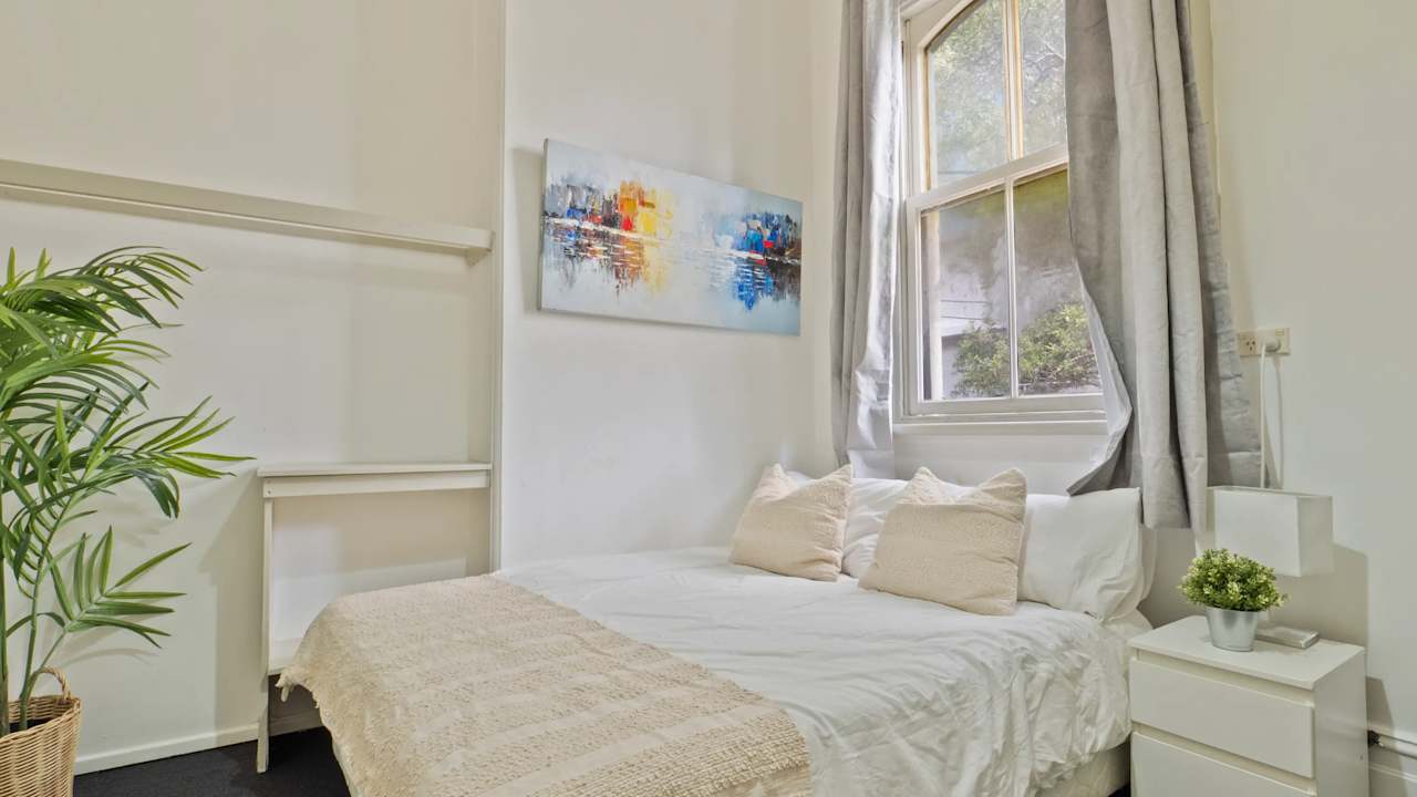 Furnished room in a flatshare