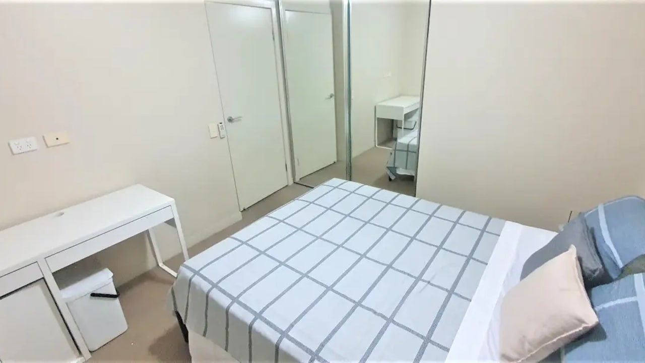 Furnished room in a flatshare