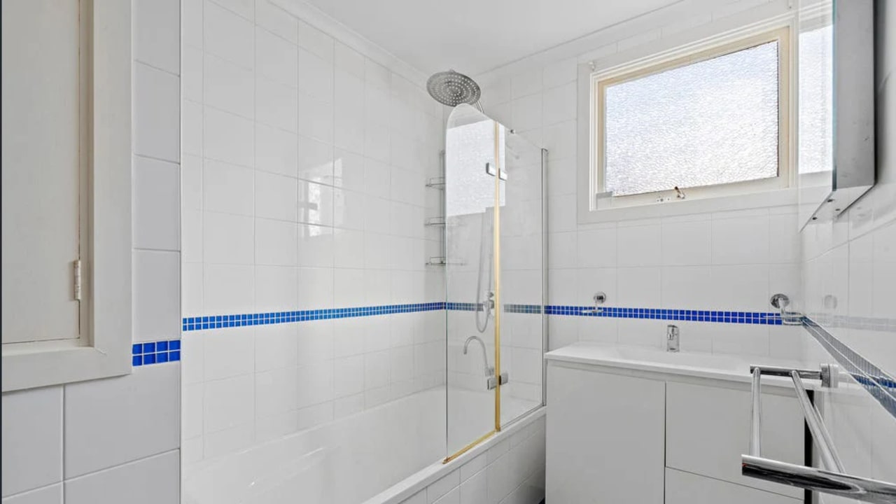 Room in a share house