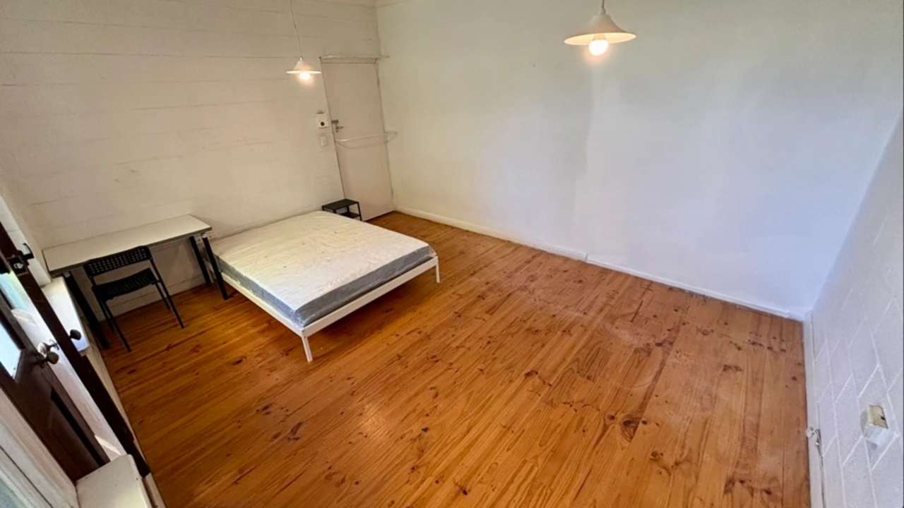 Room in a share house